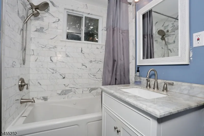 142 Wyckoff Waldwick, NJ 07463