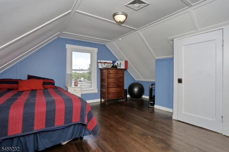 142 Wyckoff Waldwick, NJ 07463