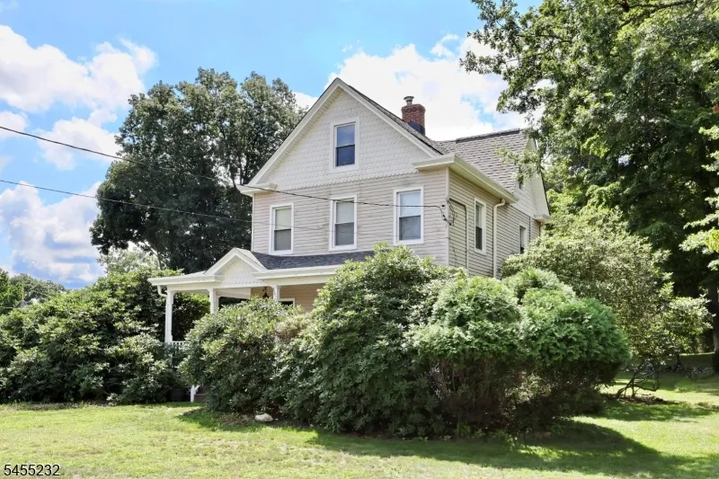 142 Wyckoff Waldwick, NJ 07463