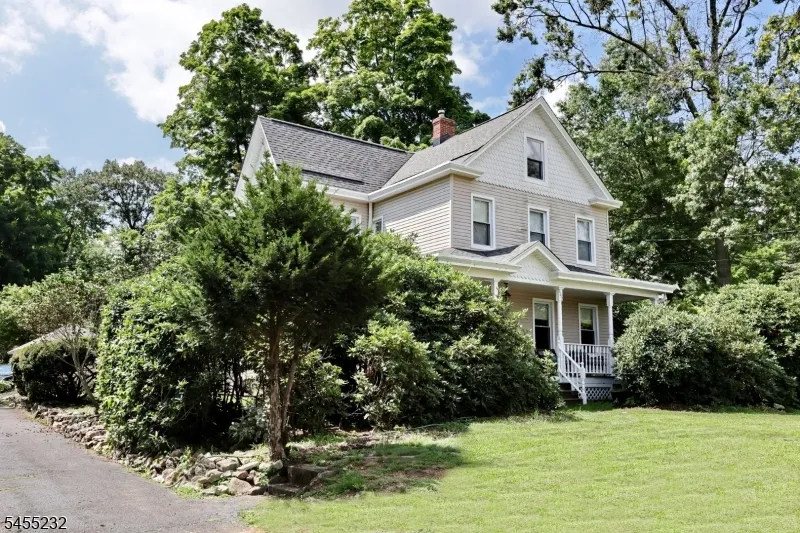 142 Wyckoff Waldwick, NJ 07463