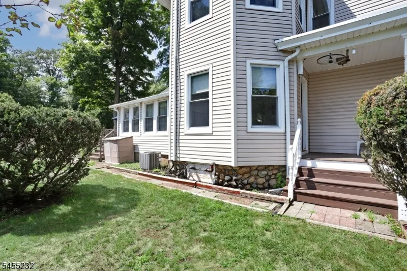 142 Wyckoff Waldwick, NJ 07463