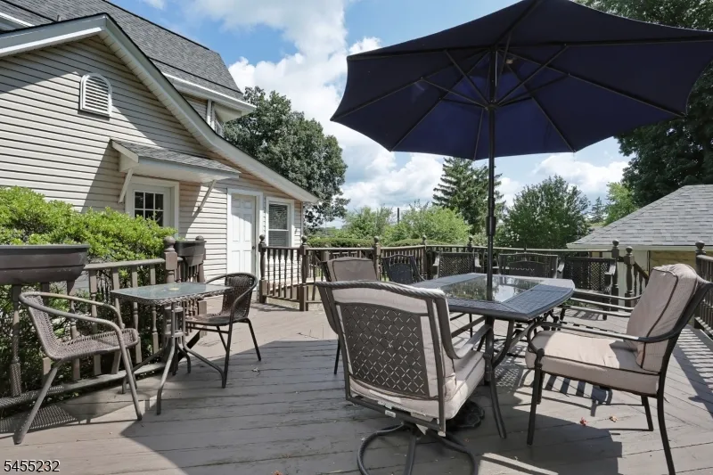 142 Wyckoff Waldwick, NJ 07463