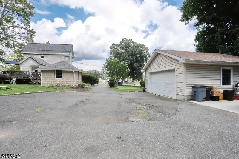142 Wyckoff Waldwick, NJ 07463