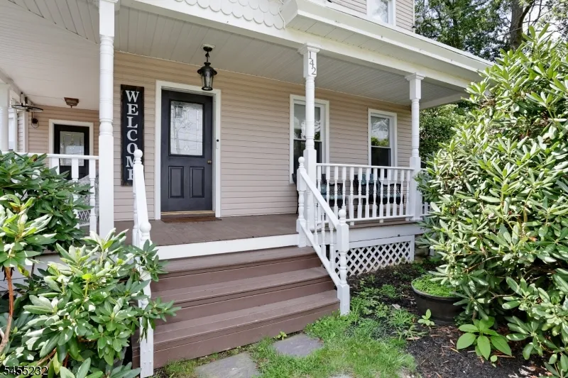 142 Wyckoff Waldwick, NJ 07463
