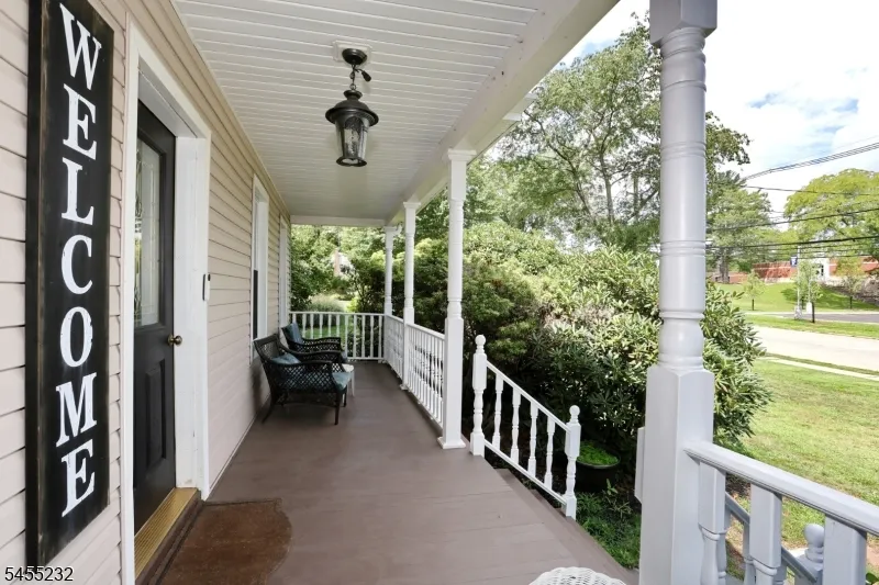 142 Wyckoff Waldwick, NJ 07463