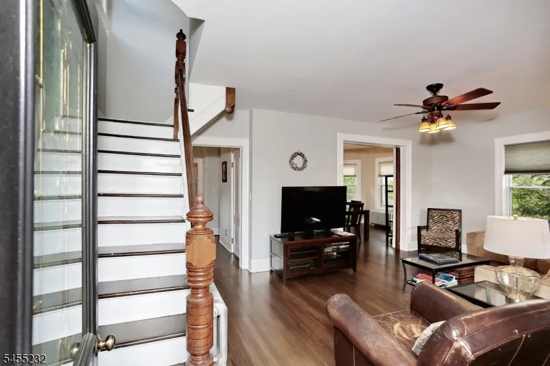 142 Wyckoff Waldwick, NJ 07463