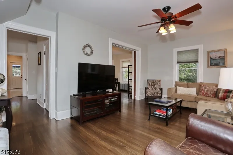 142 Wyckoff Waldwick, NJ 07463