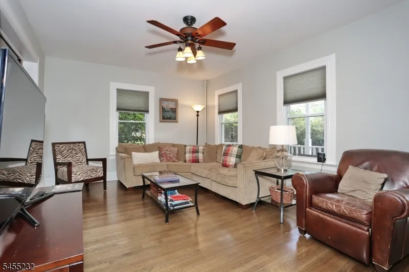 142 Wyckoff Waldwick, NJ 07463