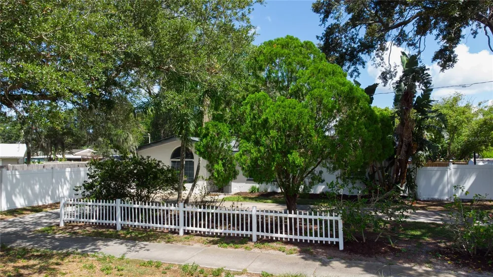 2720 STATE ROAD 590 Clearwater, FL 33759