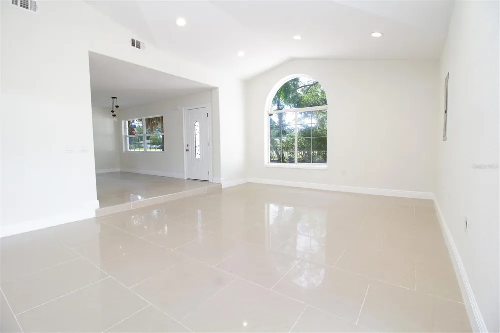 2720 STATE ROAD 590 Clearwater, FL 33759