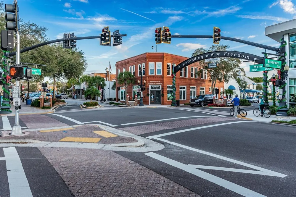2720 STATE ROAD 590 Clearwater, FL 33759
