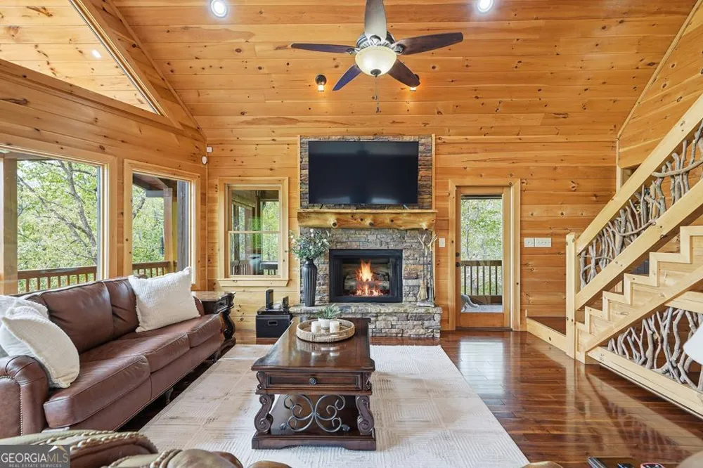 339 Birdseye VW Blue Ridge, GA 30513