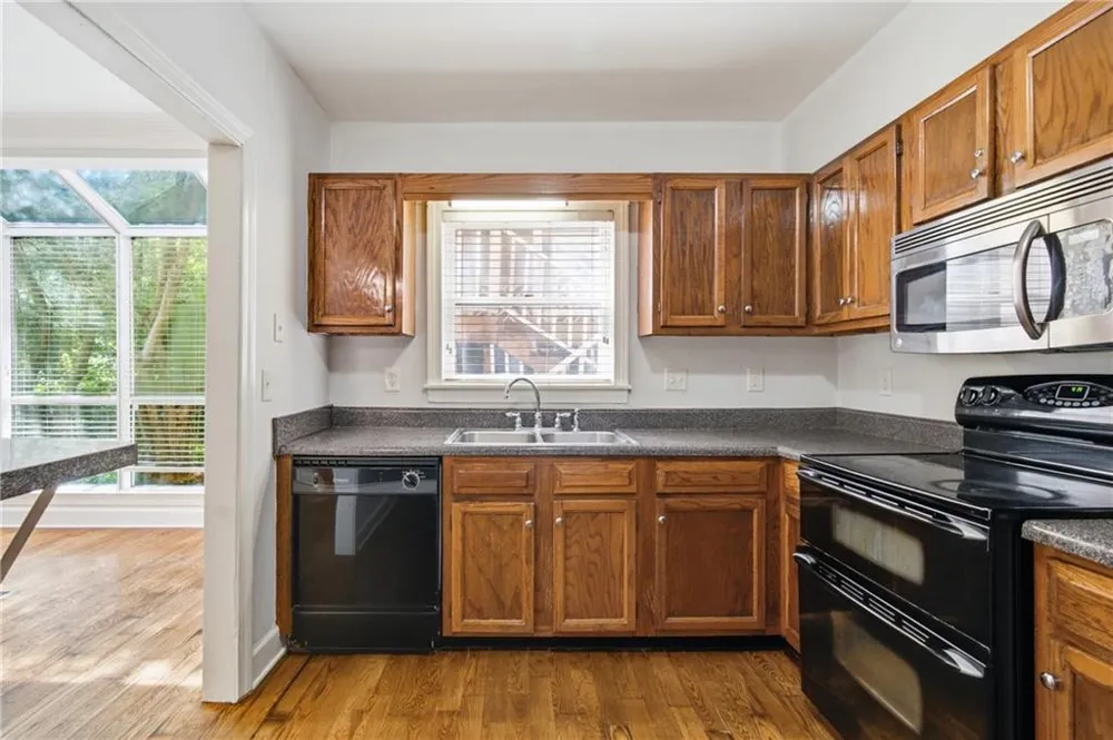 7500 Roswell Road #6 Sandy Springs, GA 30350
