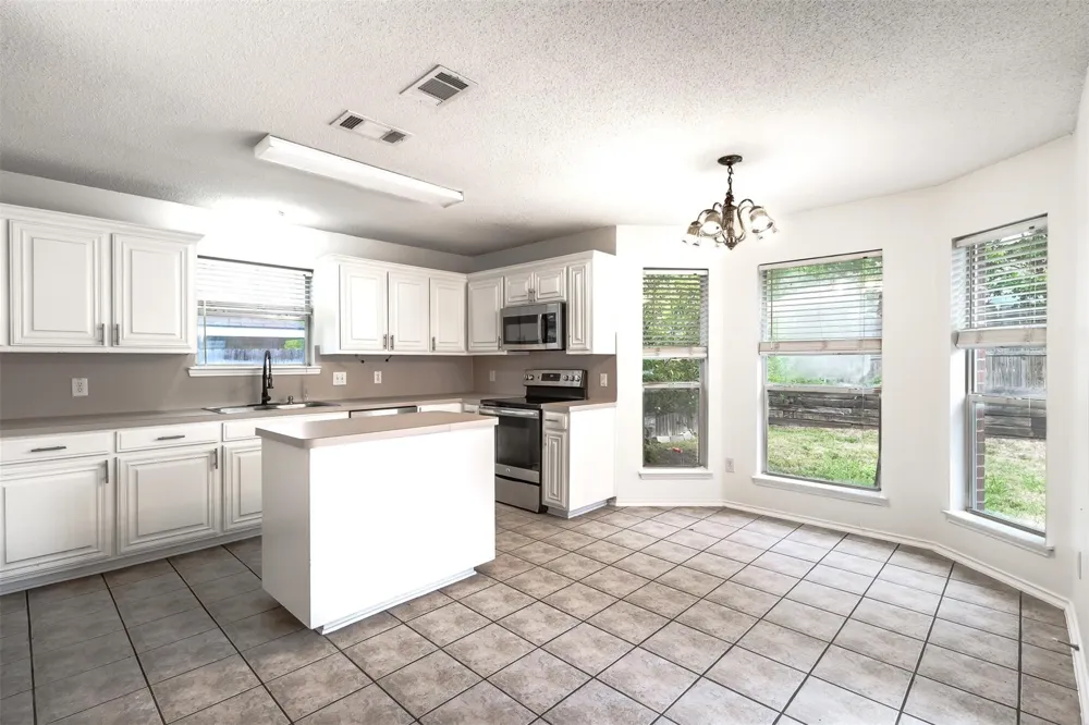 7921 Rattlers Court Arlington, TX 76002