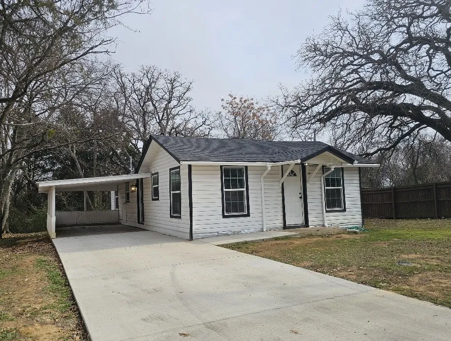 207 Pine Street Keene, TX 76059