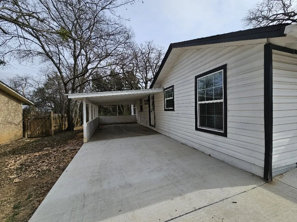 207 Pine Street Keene, TX 76059