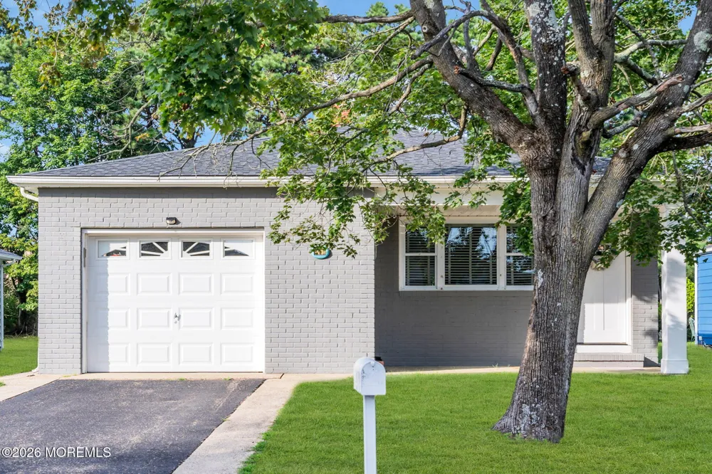 180 Biabou Drive Toms River, NJ 08757