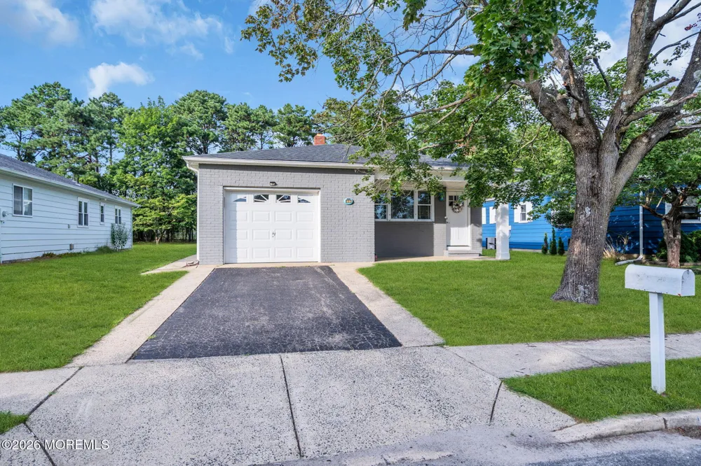 180 Biabou Drive Toms River, NJ 08757