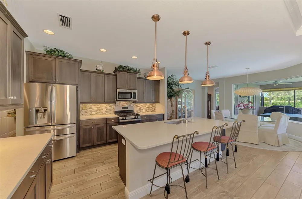 708 ROSEMARY CIRCLE Bradenton, FL 34212