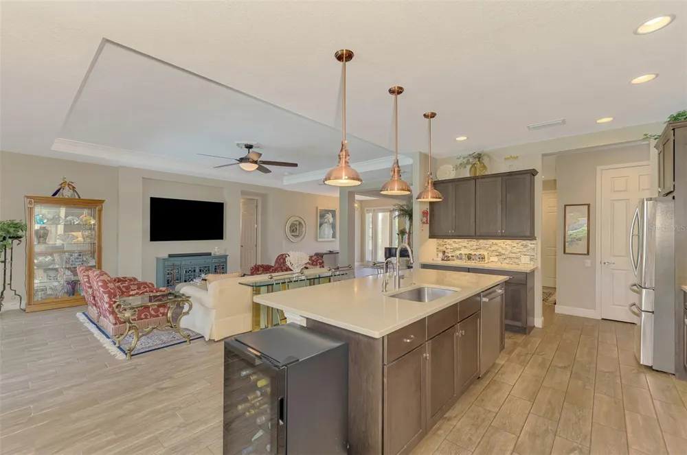 708 ROSEMARY CIRCLE Bradenton, FL 34212