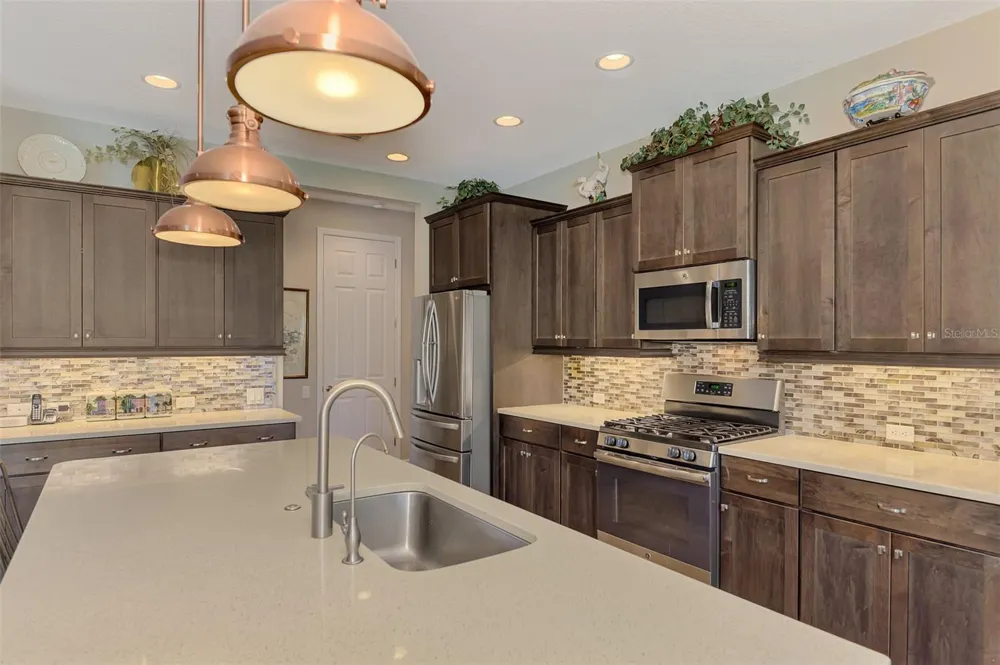 708 ROSEMARY CIRCLE Bradenton, FL 34212