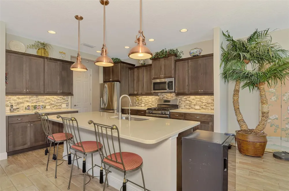 708 ROSEMARY CIRCLE Bradenton, FL 34212