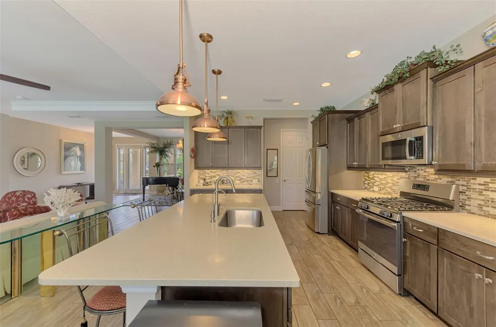 708 ROSEMARY CIRCLE Bradenton, FL 34212