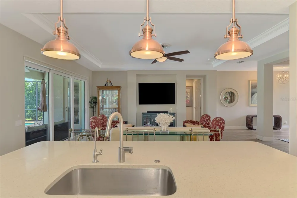 708 ROSEMARY CIRCLE Bradenton, FL 34212