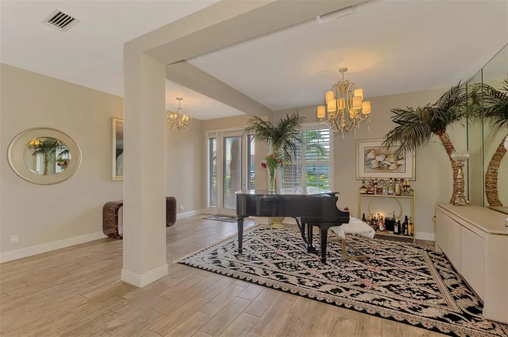 708 ROSEMARY CIRCLE Bradenton, FL 34212
