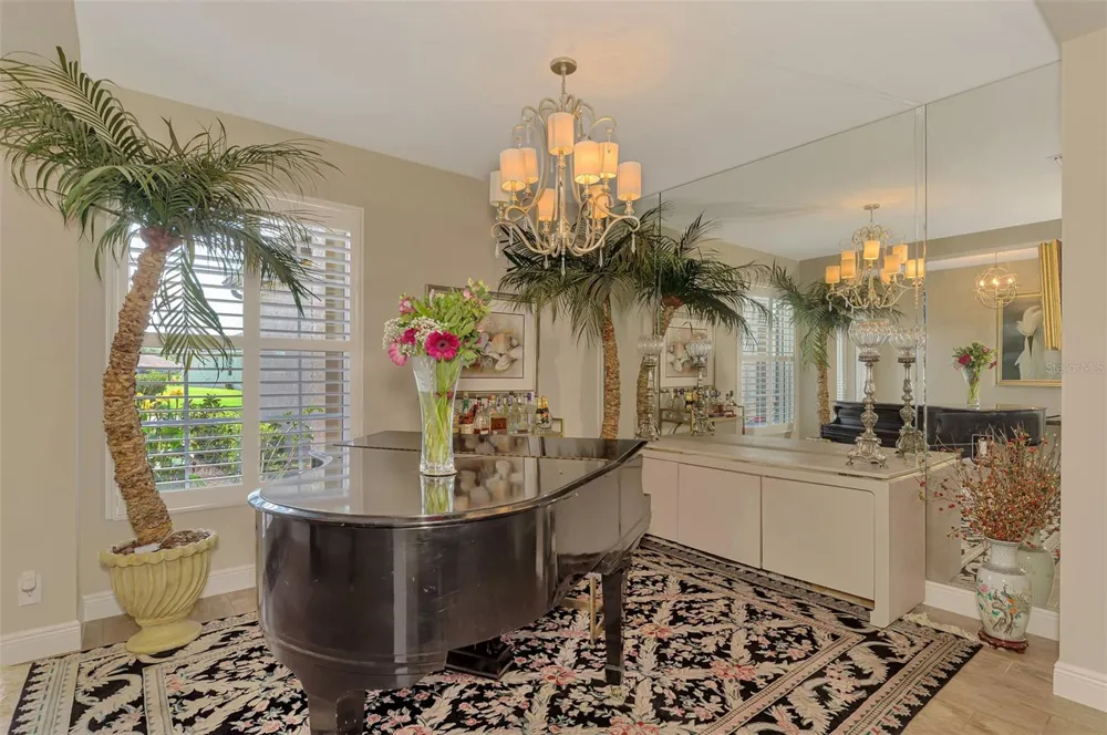 708 ROSEMARY CIRCLE Bradenton, FL 34212