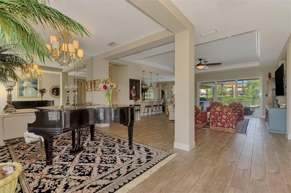 708 ROSEMARY CIRCLE Bradenton, FL 34212