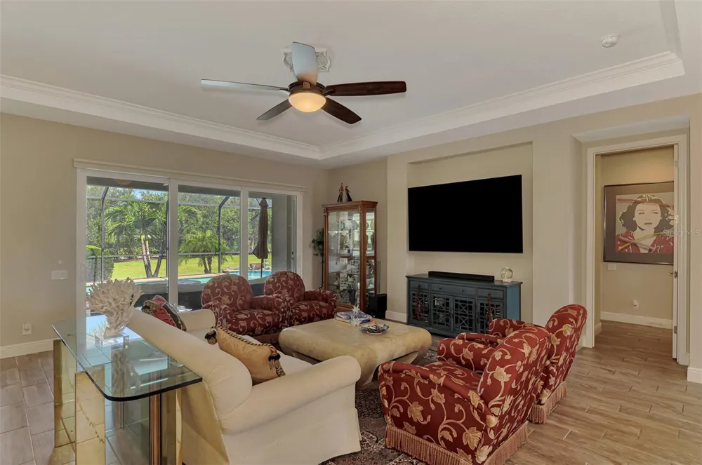 708 ROSEMARY CIRCLE Bradenton, FL 34212