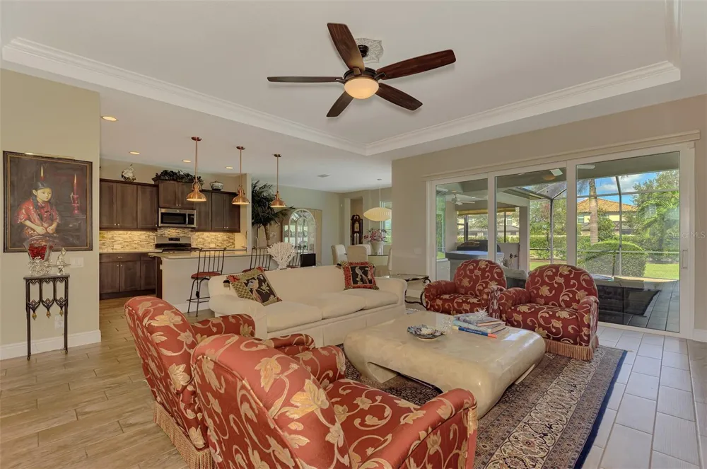 708 ROSEMARY CIRCLE Bradenton, FL 34212