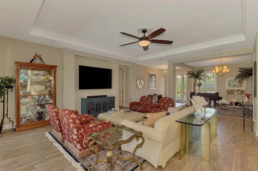 708 ROSEMARY CIRCLE Bradenton, FL 34212