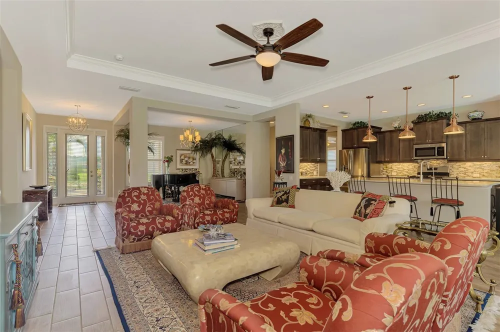 708 ROSEMARY CIRCLE Bradenton, FL 34212