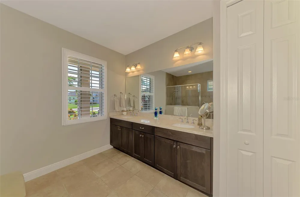 708 ROSEMARY CIRCLE Bradenton, FL 34212