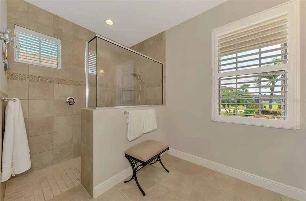 708 ROSEMARY CIRCLE Bradenton, FL 34212