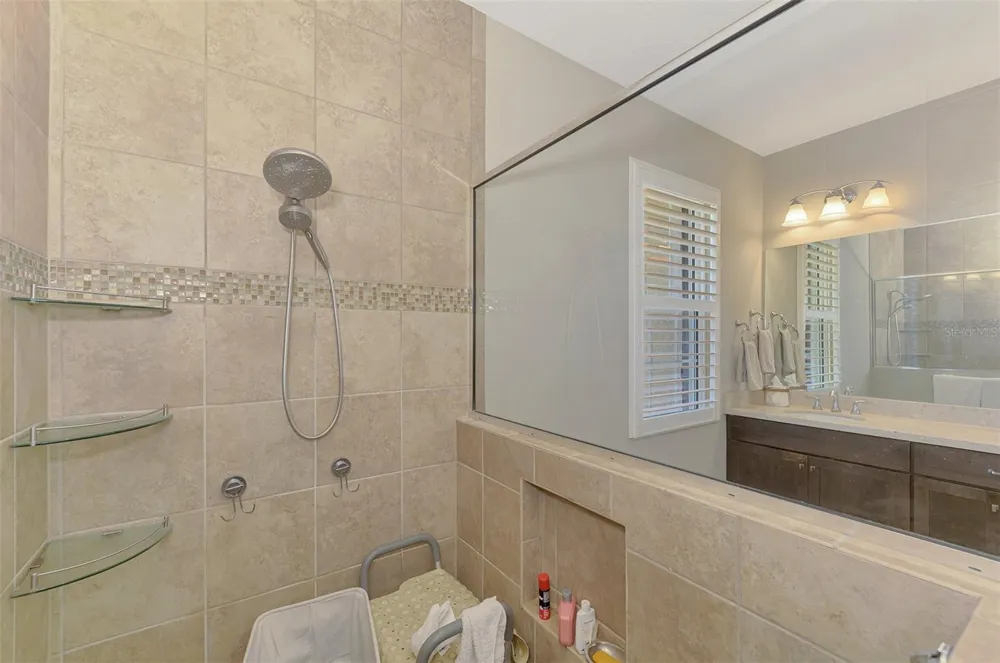 708 ROSEMARY CIRCLE Bradenton, FL 34212