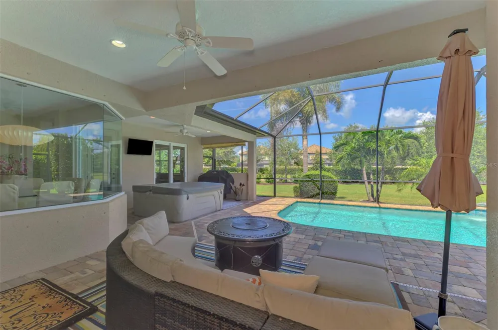 708 ROSEMARY CIRCLE Bradenton, FL 34212