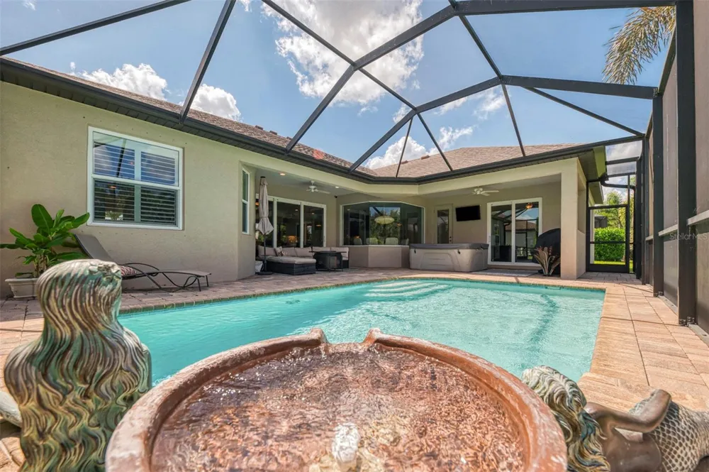 708 ROSEMARY CIRCLE Bradenton, FL 34212