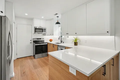5616 Royal Ct