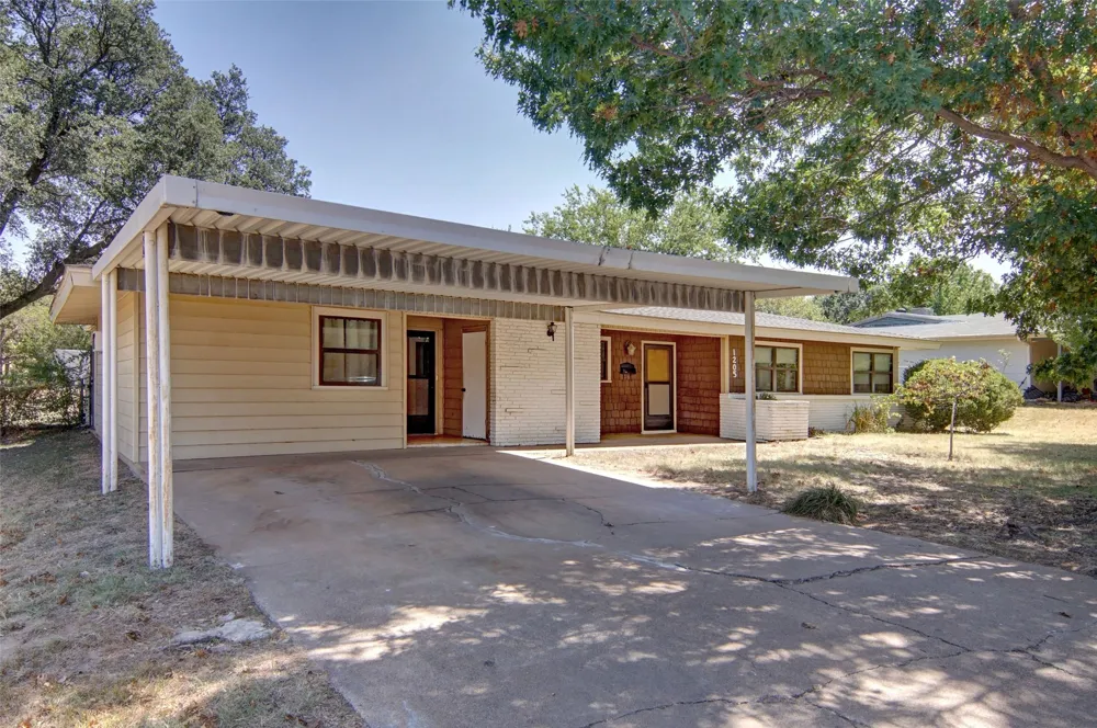 1205 Indiana Street Graham, TX 76450