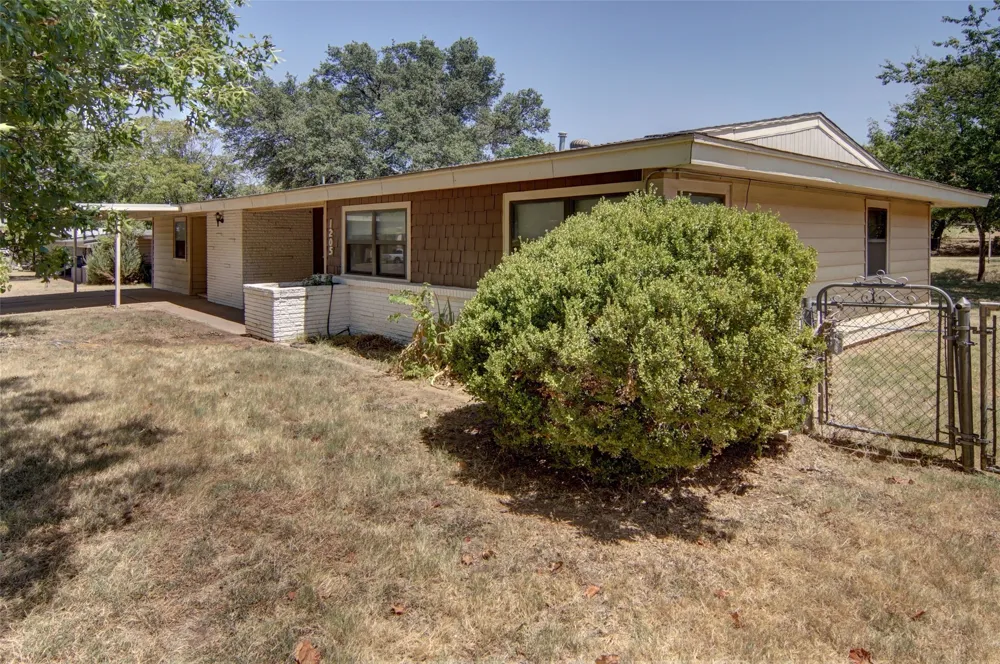 1205 Indiana Street Graham, TX 76450