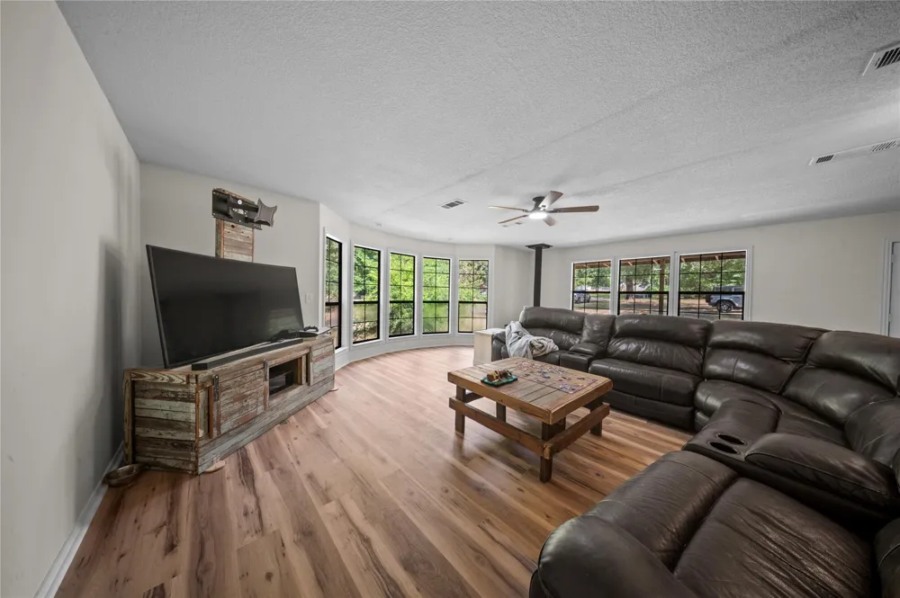 130 Hilltop Loop Lufkin, TX 75904