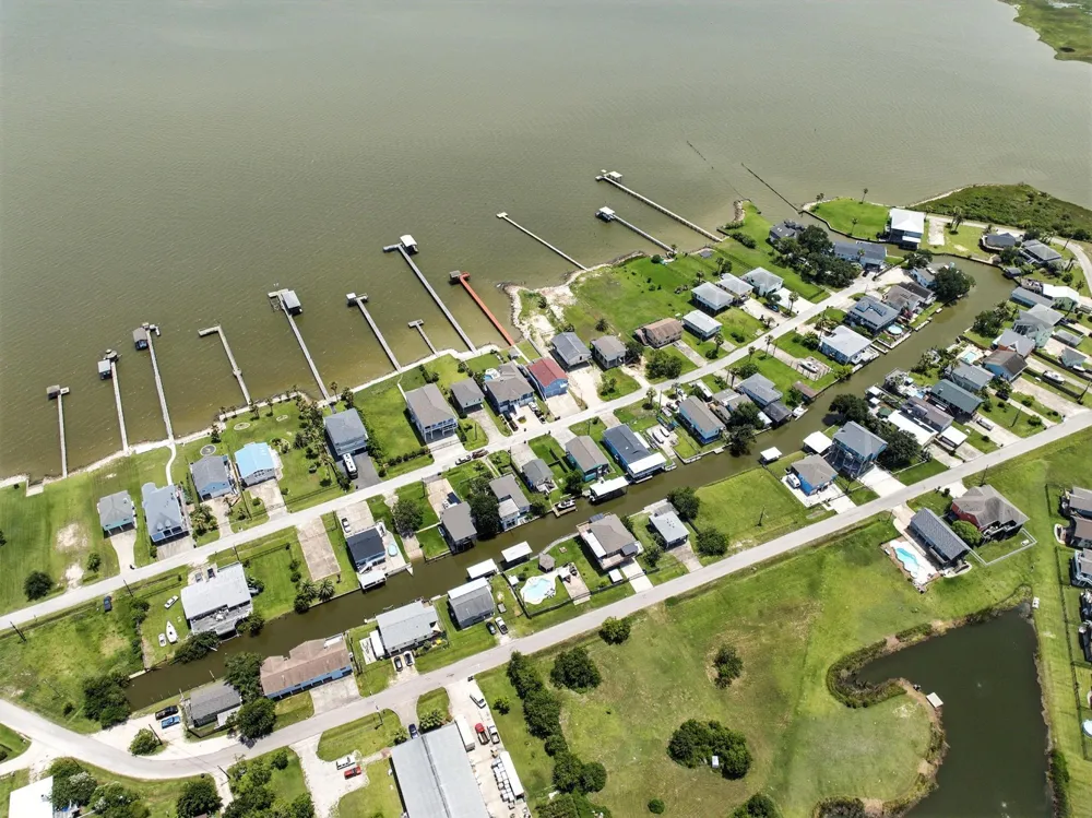 1612 Dick Bay Drive Dickinson, TX 77539