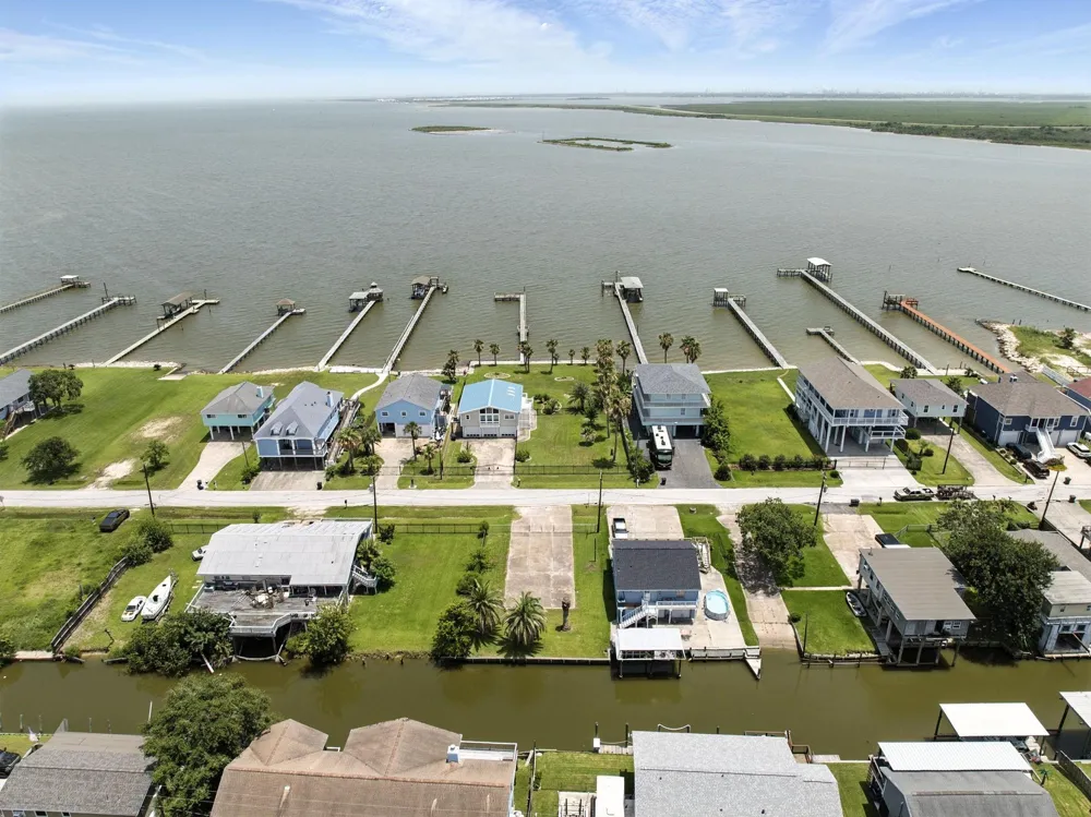 1612 Dick Bay Drive Dickinson, TX 77539
