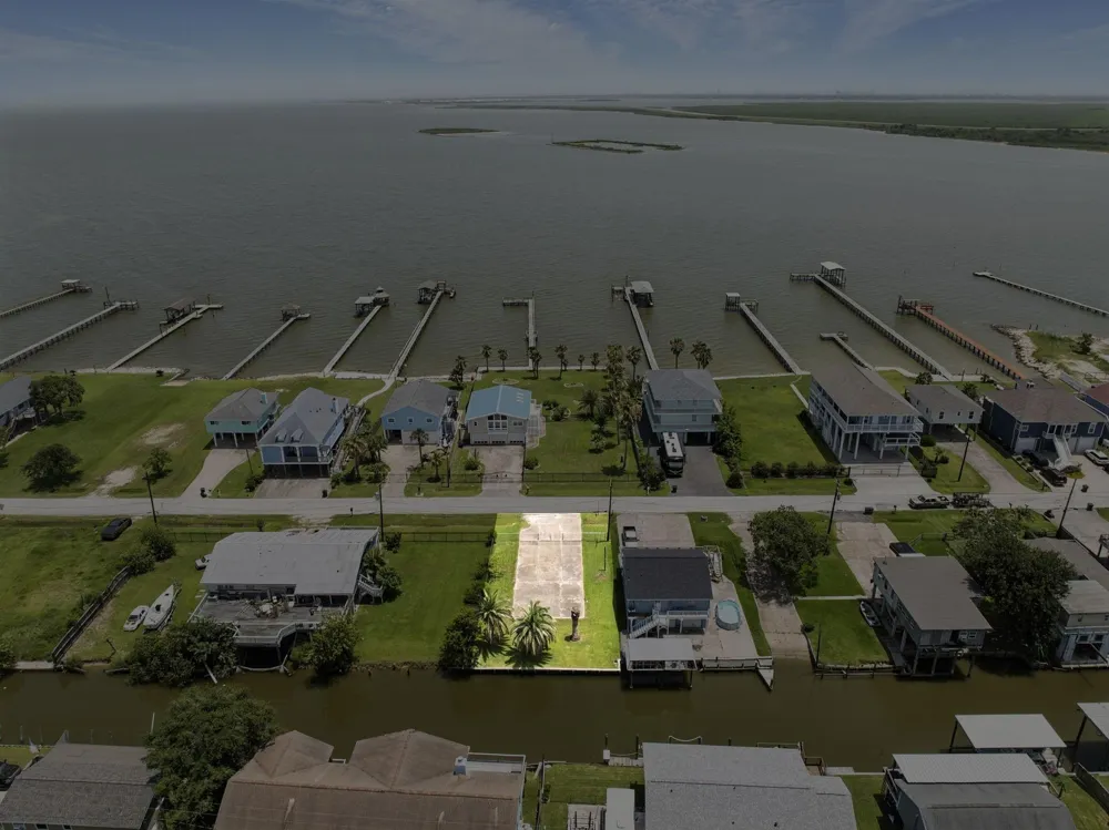 1612 Dick Bay Drive Dickinson, TX 77539