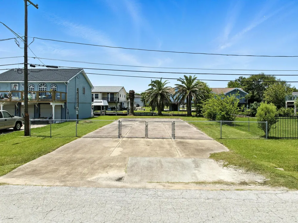 1612 Dick Bay Drive Dickinson, TX 77539