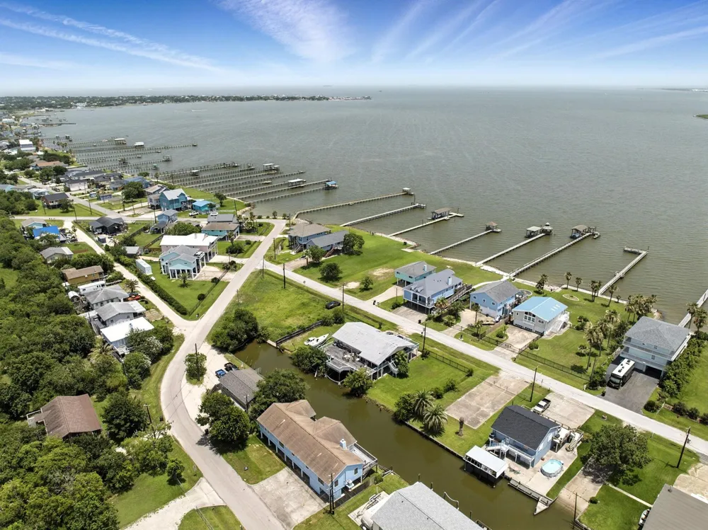 1612 Dick Bay Drive Dickinson, TX 77539
