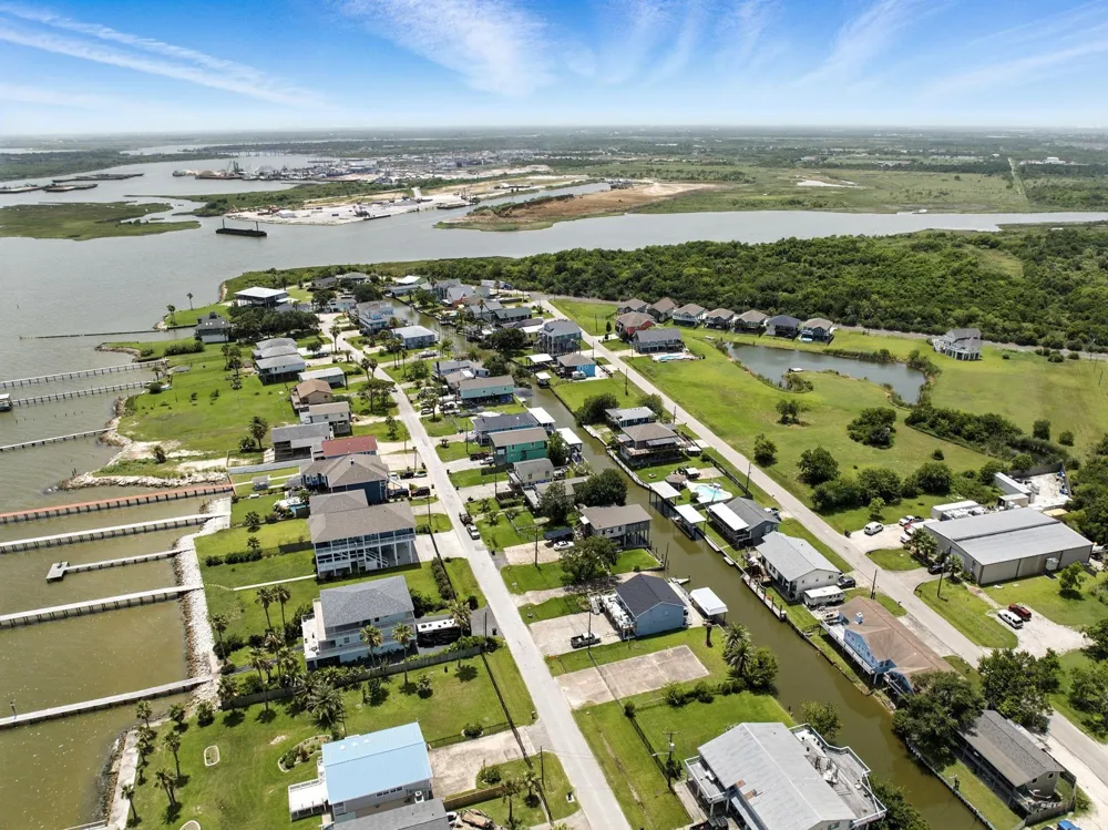 1612 Dick Bay Drive Dickinson, TX 77539
